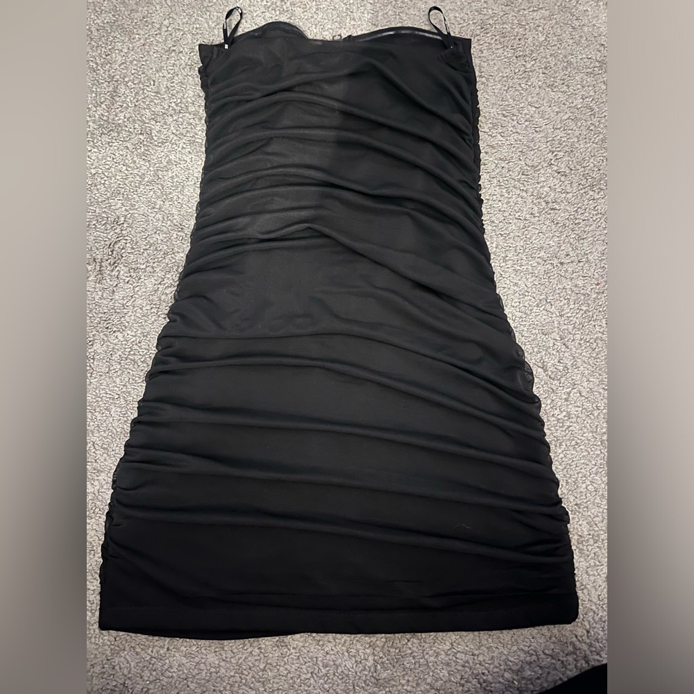 Junior Girls Forever 21 Strapless Ruched Little Black Dress - Size Medium - Picture 2 of 3